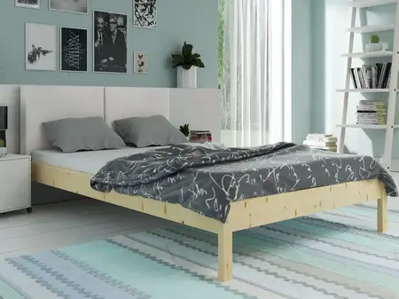 Łóżko z tapicerowanym szarym zagłówkiem